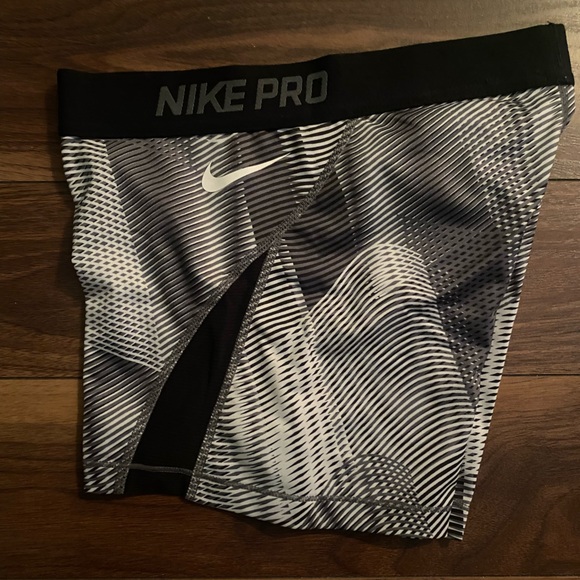 Nike Pro Black and Gray Spandex - Picture 1 of 3